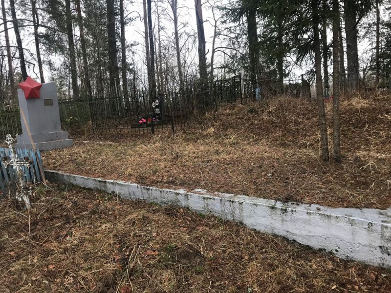 29 апреля 2022 года сотрудниками администрации Гостицкого сельского поселения был проведен субботник на братском захоронении